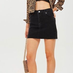 Women’s TOPSHOP black washed jean mini skirt.